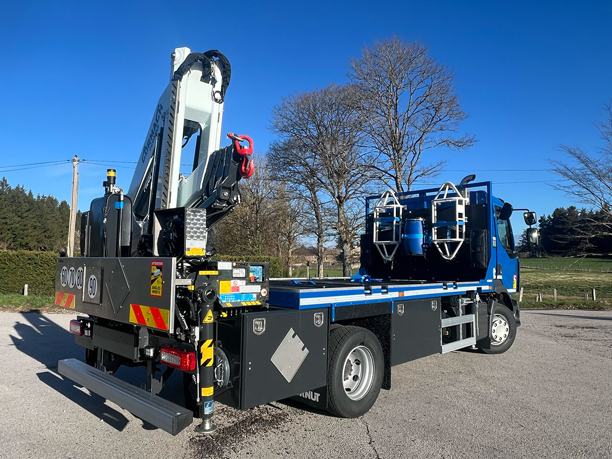 CHEZ-CORNUT-GRUE-MANUTENTION-CORMACH-14000E-renault-trucks