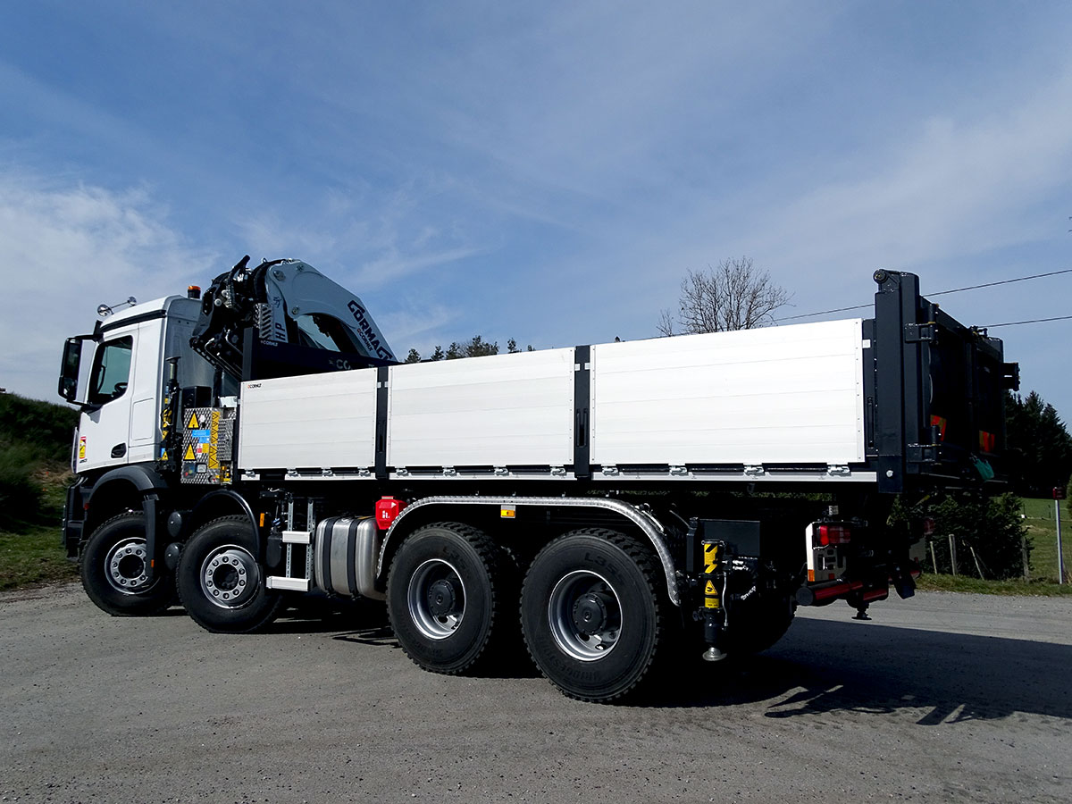 CHEZ-CORNUT-CARROSSERIE-INDUSTRIELLE-Benne-transporteur-camion-benne