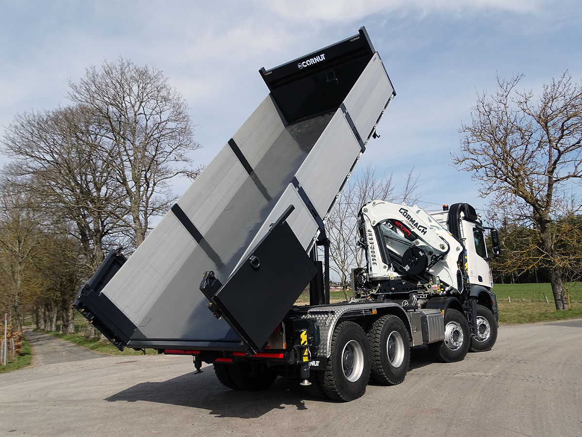 CHEZ-CORNUT-CARROSSERIE-INDUSTRIELLE-Benne-transporteur