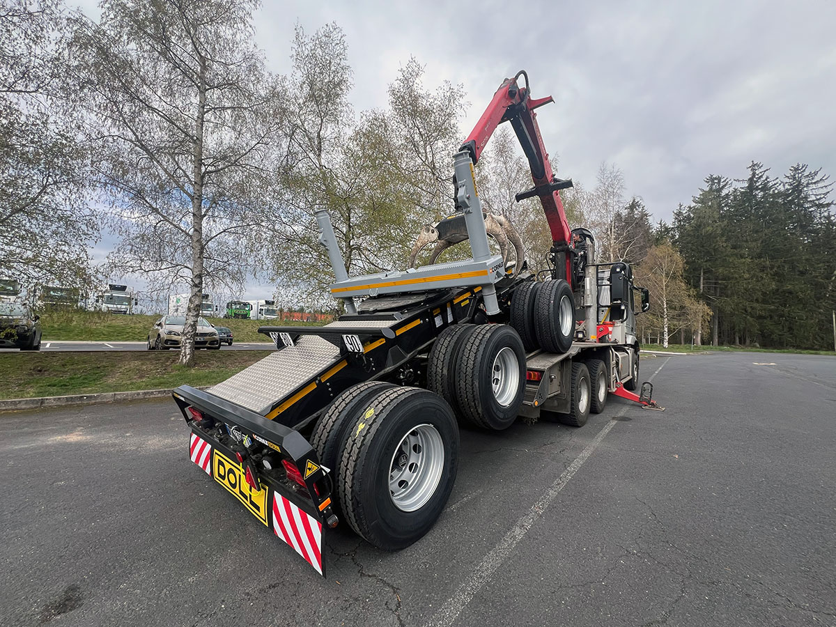CHEZ-CORNUT-CARROSSERIE-INDUSTRIELLE-EQUIPEMENT-FORESTIER-ENSEMBLE-GRUMIER-ARRIERE-TRAIN-DOLL--TRANSPORT-GRUMES