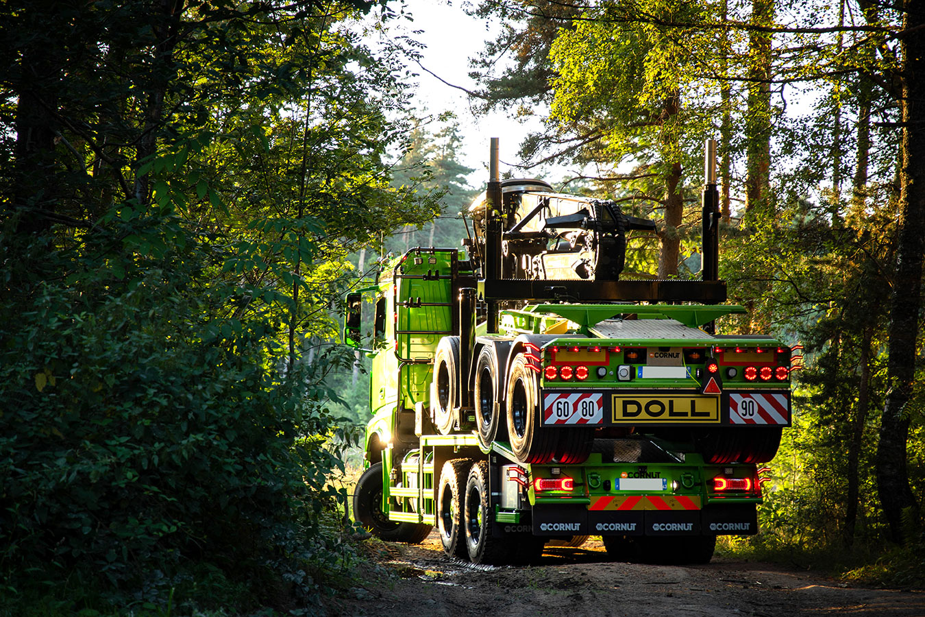 CHEZ-CORNUT-CARROSSERIE-INDUSTRIELLE-EQUIPEMENT-FORESTIER-ENSEMBLE-GRUMIER-DANS-FORET-ARRIERE-TRAIN-DOLL