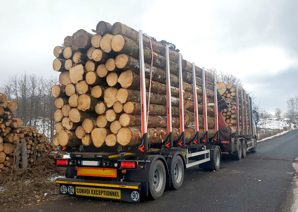 CHEZ-CORNUT-CARROSSERIE-INDUSTRIELLE-EQUIPEMENT-FORESTIER-ENSEMBLE-PORTE-BILLONS-DOLL-BOIS-COURTS