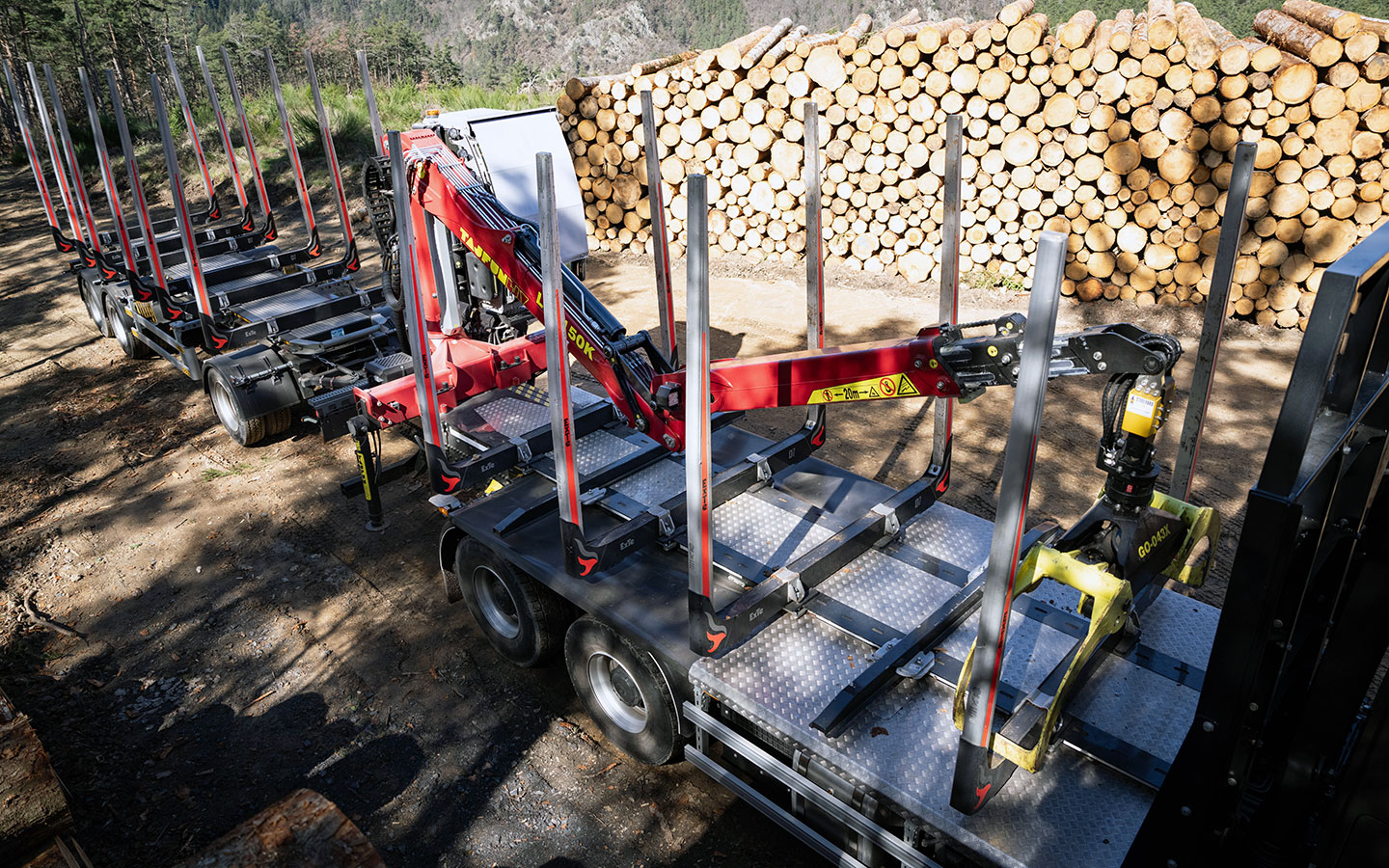 CHEZ-CORNUT-CARROSSERIE-INDUSTRIELLE-EQUIPEMENT-FORESTIER-ENSEMBLE-PORTE-BILLONS-GRUE-TAJFUNLIV-L150K96-mercedes-benz-arocs