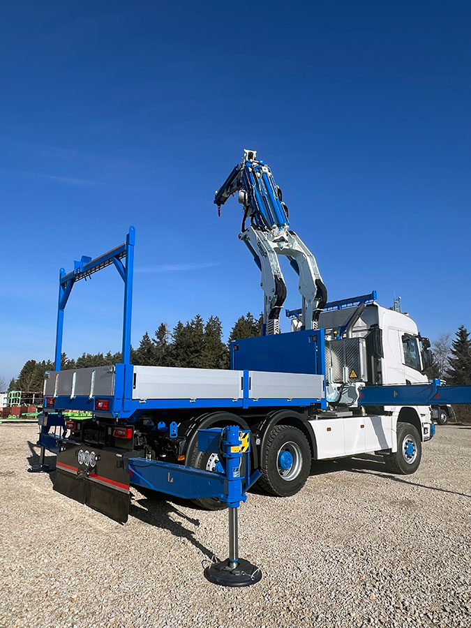 CHEZ-CORNUT-CARROSSERIE-INDUSTRIELLE-FABRICATION-PLATEAU-SUR-MESURE-AMOVIBLE-VEHICULE-DOUBLE-GENRE-GRUE-LEVAGE-CORMACH
