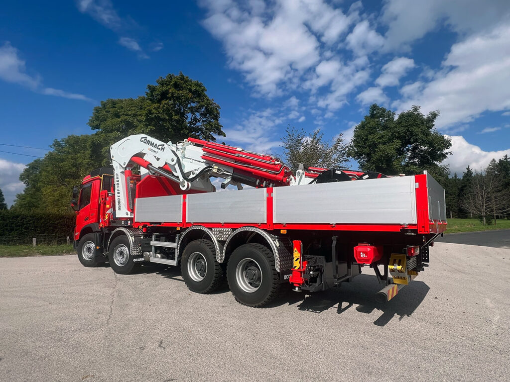 CHEZ-CORNUT-CARROSSERIE-INDUSTRIELLE-FABRICATION-PLATEAU-SUR-MESURE-CAMION-GRUE