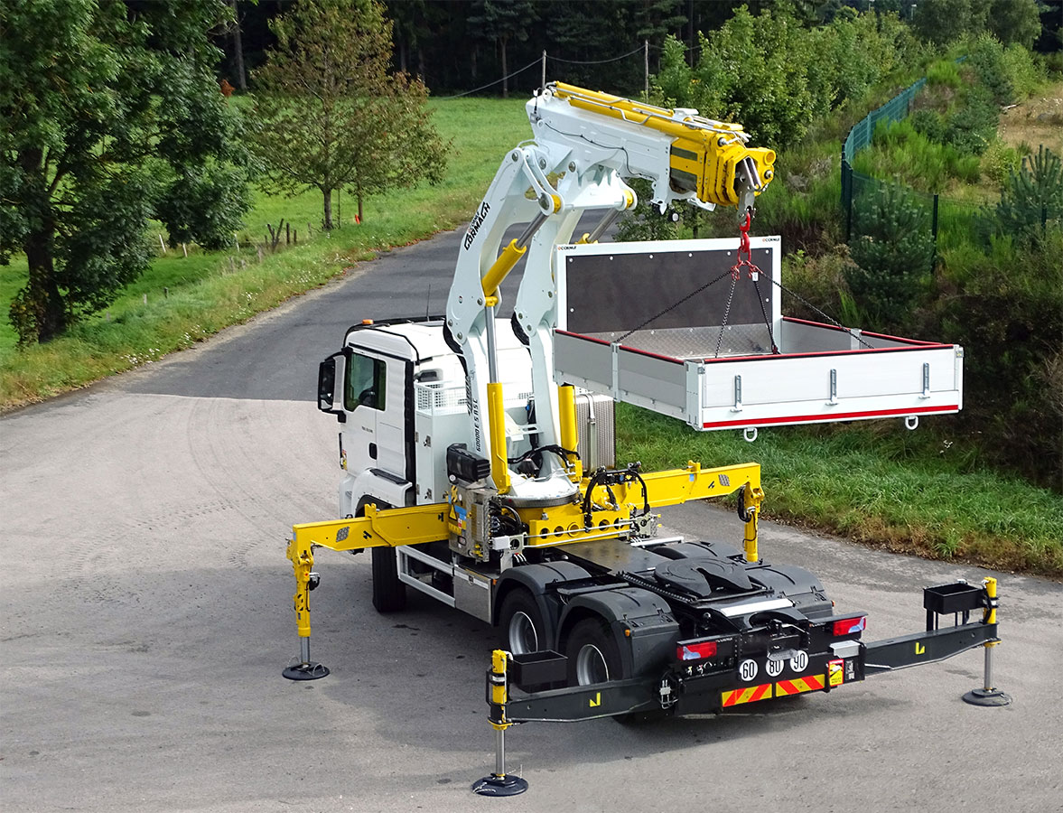 CHEZ-CORNUT-CARROSSERIE-INDUSTRIELLE-FABRICATION-PLATEAU-SUR-MESURE-DEPOSABLE-VEHICULE-DOUBLE-GENRE