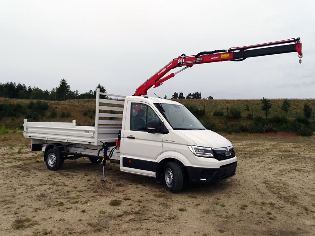 CHEZ-CORNUT-CARROSSERIE-INDUSTRIELLE-GRUE-AUXILIAIRE-FERRARI-531A1-MAN-TGE-UTILITAIRE