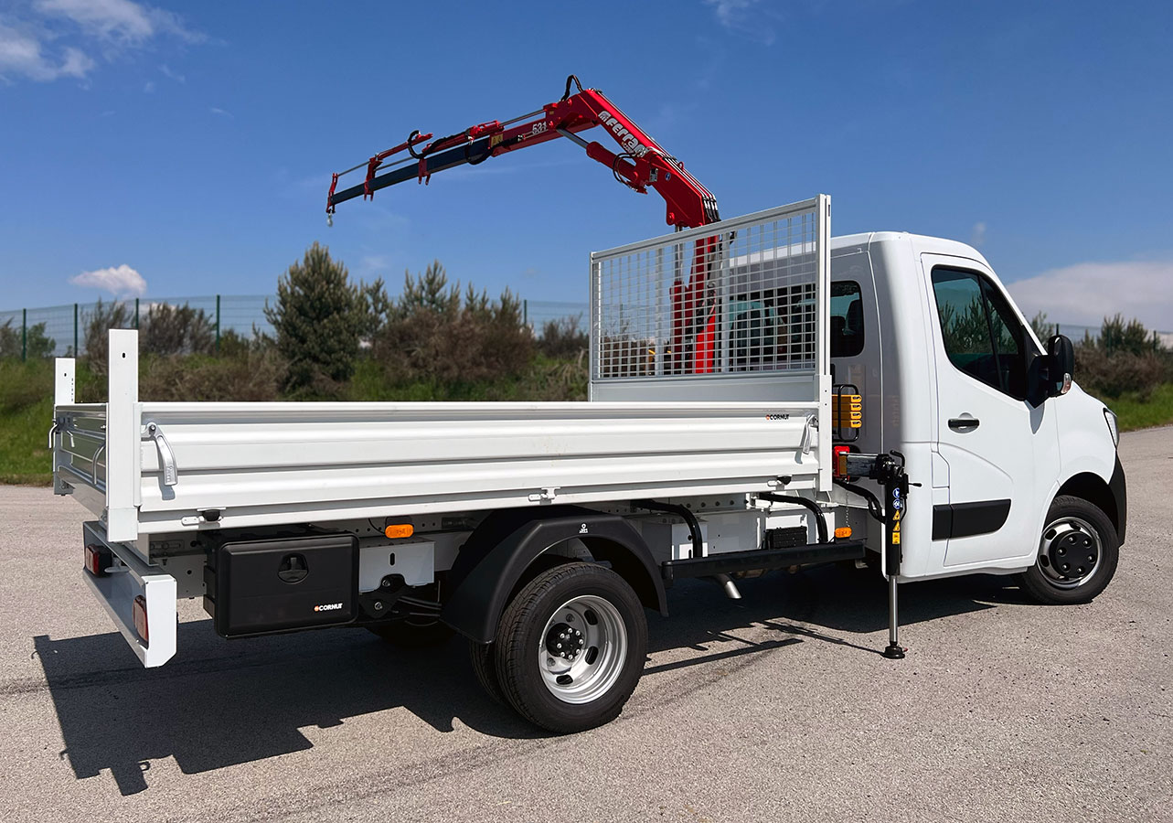 CHEZ-CORNUT-CARROSSERIE-INDUSTRIELLE-GRUE-AUXILIAIRE-FERRARI-531A3-RENAULT-master