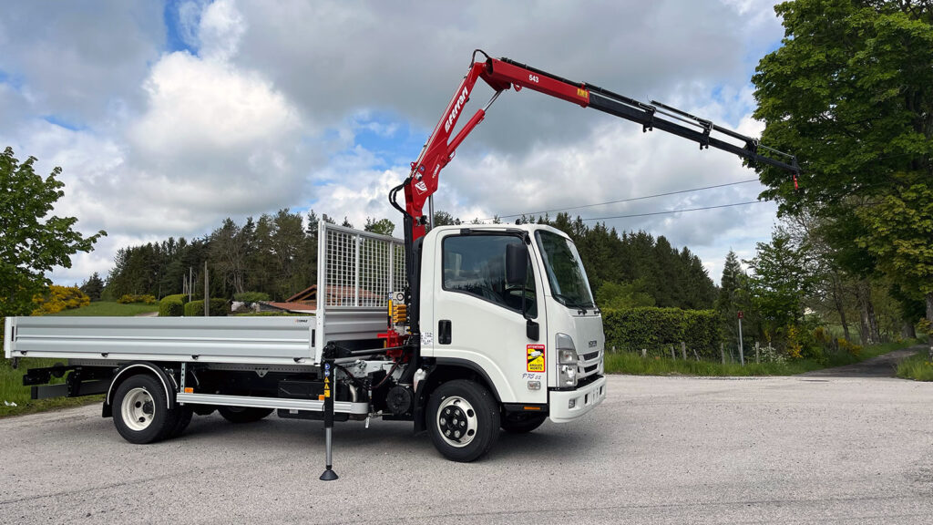 CHEZ-CORNUT-CARROSSERIE-INDUSTRIELLE-GRUE-AUXILIAIRE-FERRARI-543A4-isuzu-p75