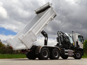 CHEZ-CORNUT-CARROSSERIE-INDUSTRIELLE-Tribenne-camion-benne-renault-trucks