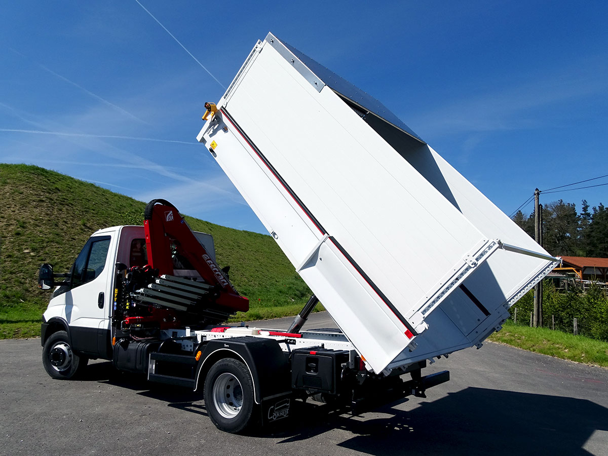 CHEZ-CORNUT-CARROSSERIE-INDUSTRIELLE-benne-arrirere-camion-utilitaire-benne