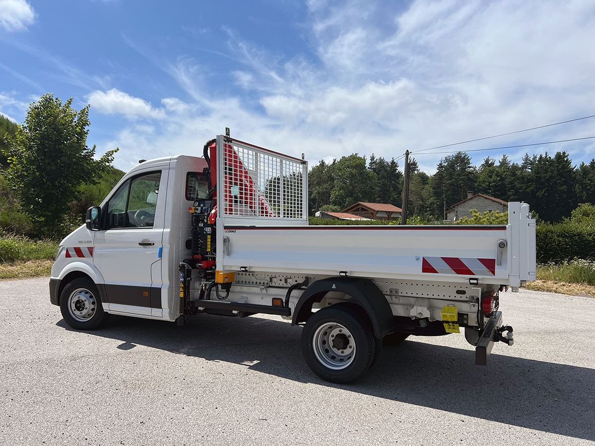 CHEZ-CORNUT-CARROSSERIE-INDUSTRIELLE-benne-arrirere-vulcain-man-tge-camion-benne-grue-auxiliaire-ferrari