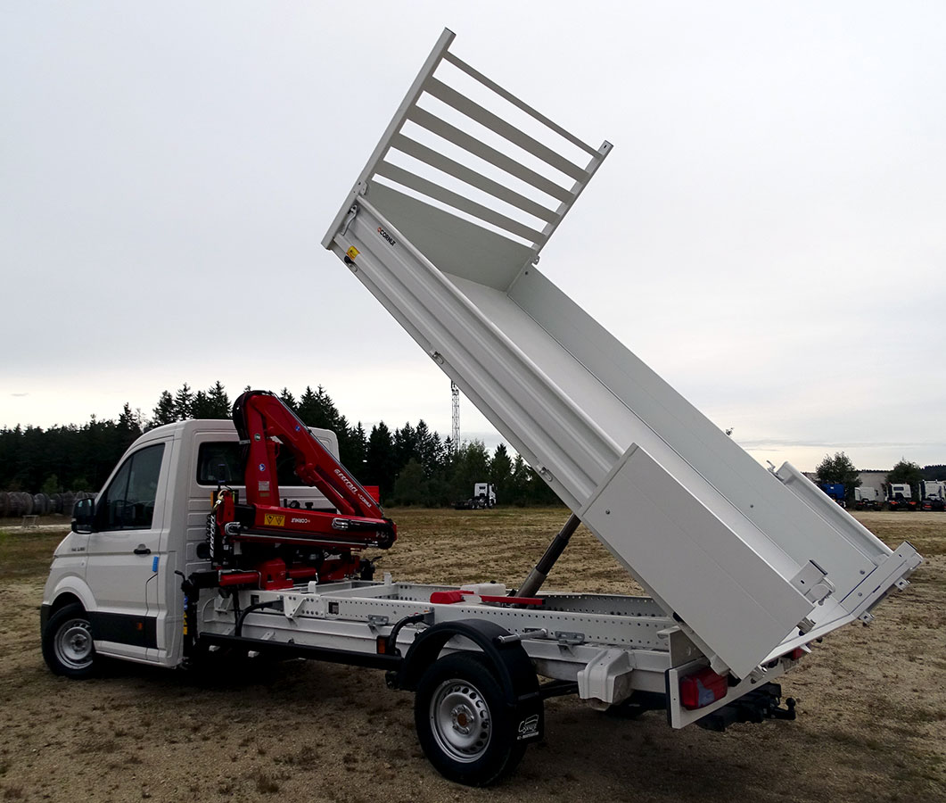 CHEZ-CORNUT-CARROSSERIE-INDUSTRIELLE-benne-arrirere-vulcain-man-tge-camion-utilitaire-benne-grue-auxiliaire-ferrari
