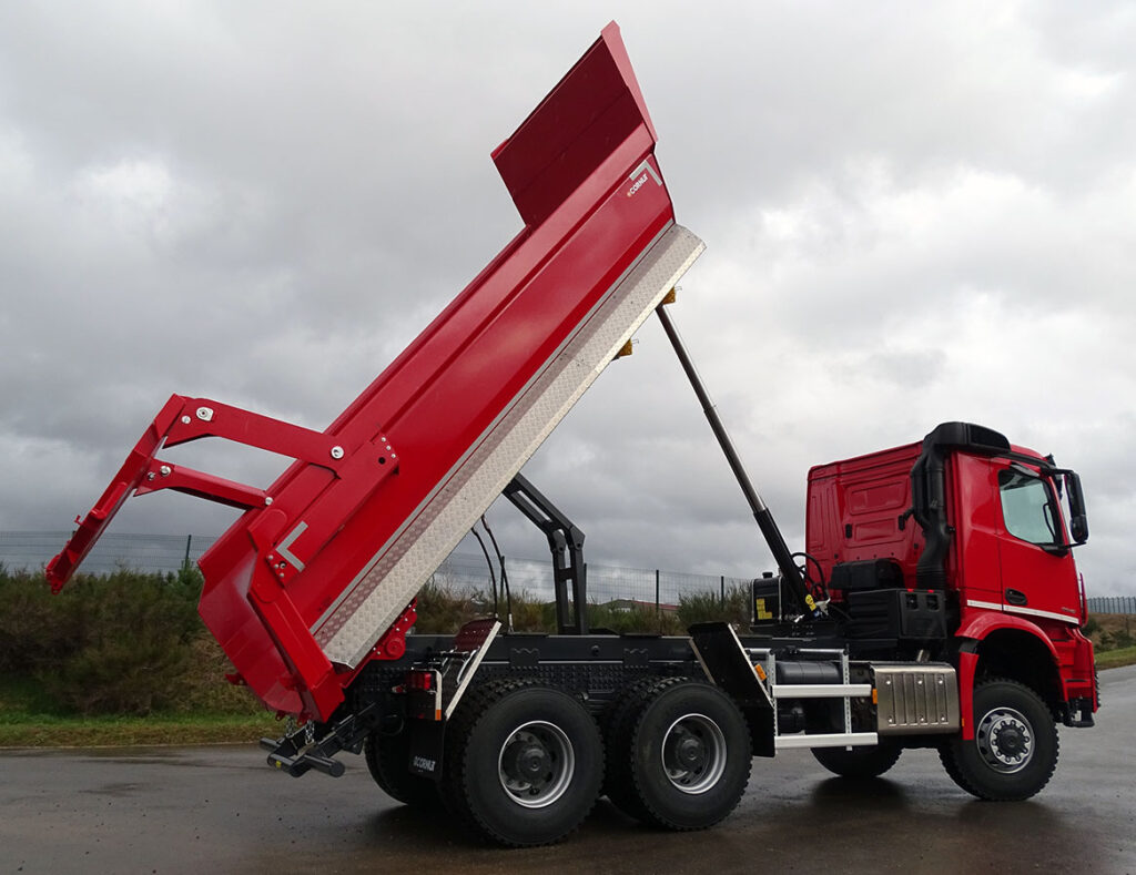 CHEZ-CORNUT-CARROSSERIE-INDUSTRIELLE-benne-ronde-CAMION-BENNE-BENNAGE-MERCEDES-BENZ