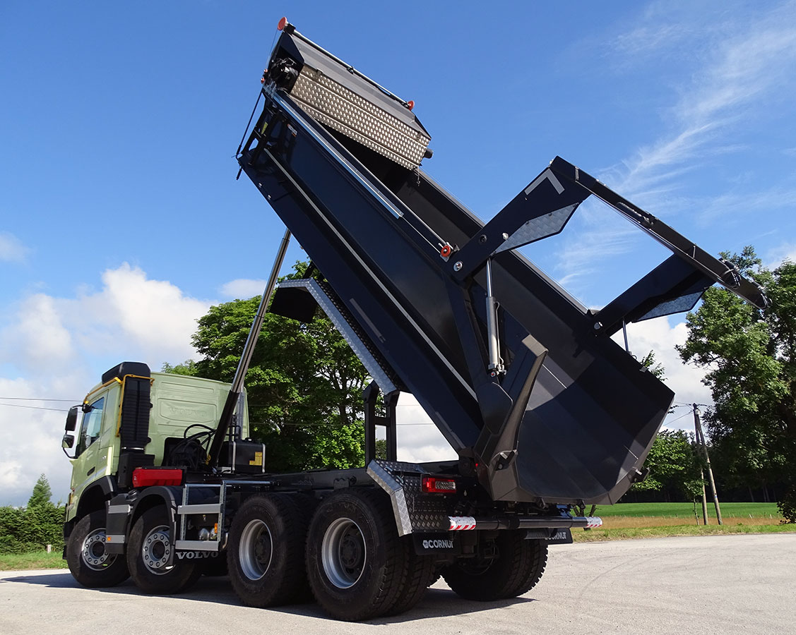 CHEZ-CORNUT-CARROSSERIE-INDUSTRIELLE-benne-ronde-bennage-VOLVO