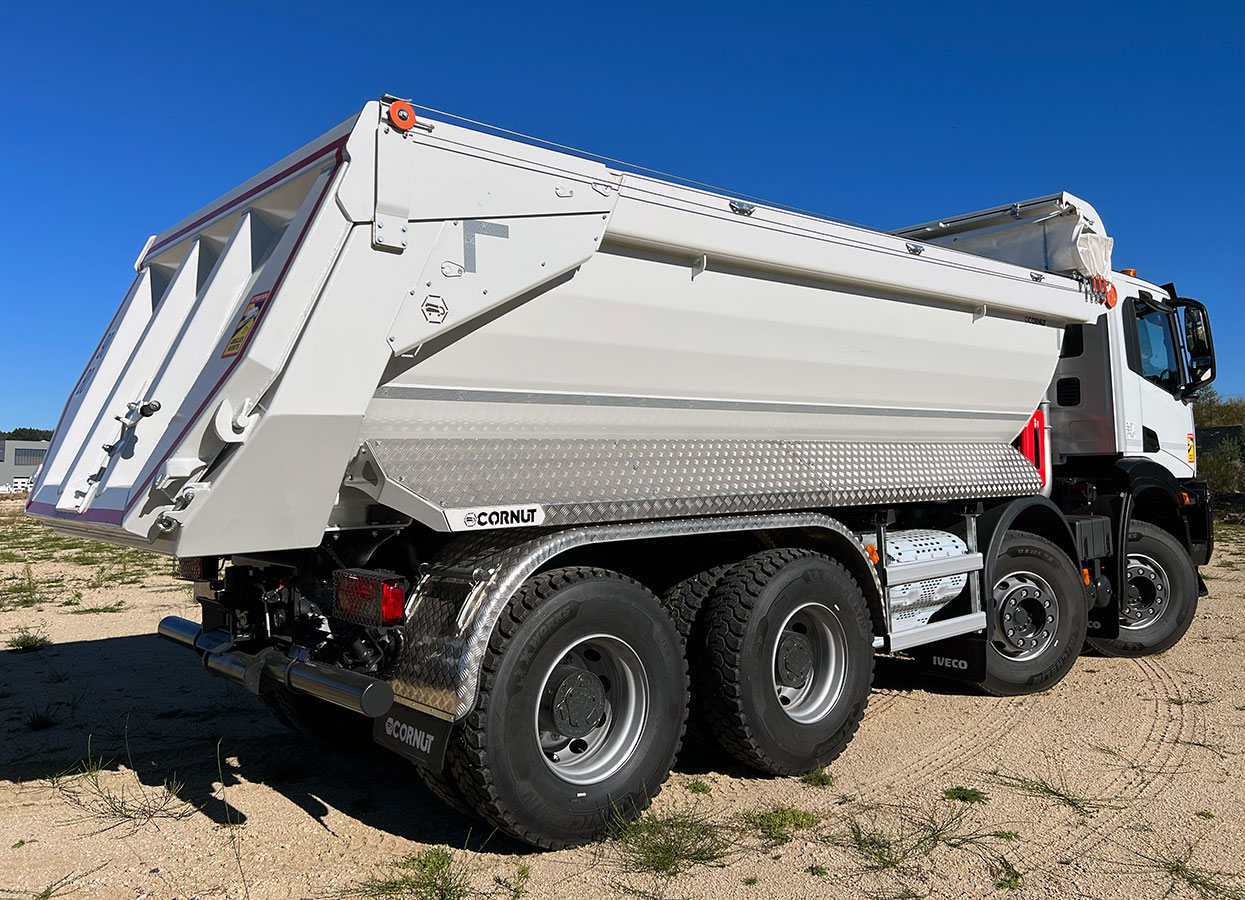 CHEZ-CORNUT-CARROSSERIE-INDUSTRIELLE-benne-ronde-iveco