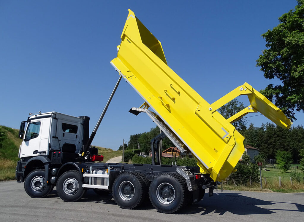 CHEZ-CORNUT-CARROSSERIE-INDUSTRIELLE-benne-ronde-poids-lourds-BENNAGE-MERCEDES-BENZ