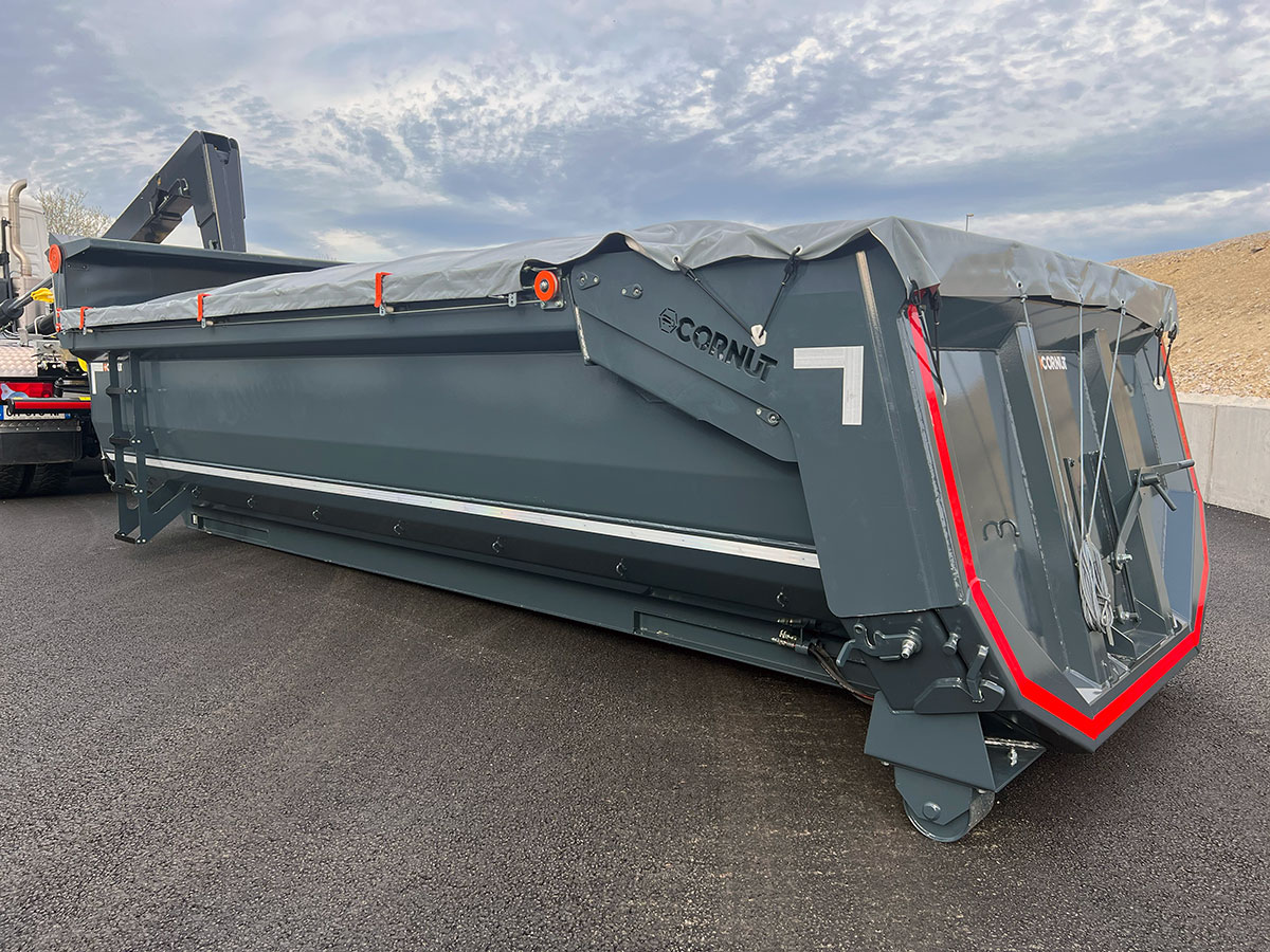 CHEZ-CORNUT-CARROSSERIE-INDUSTRIELLE-benne-ronde-sur-berce-camion-benne