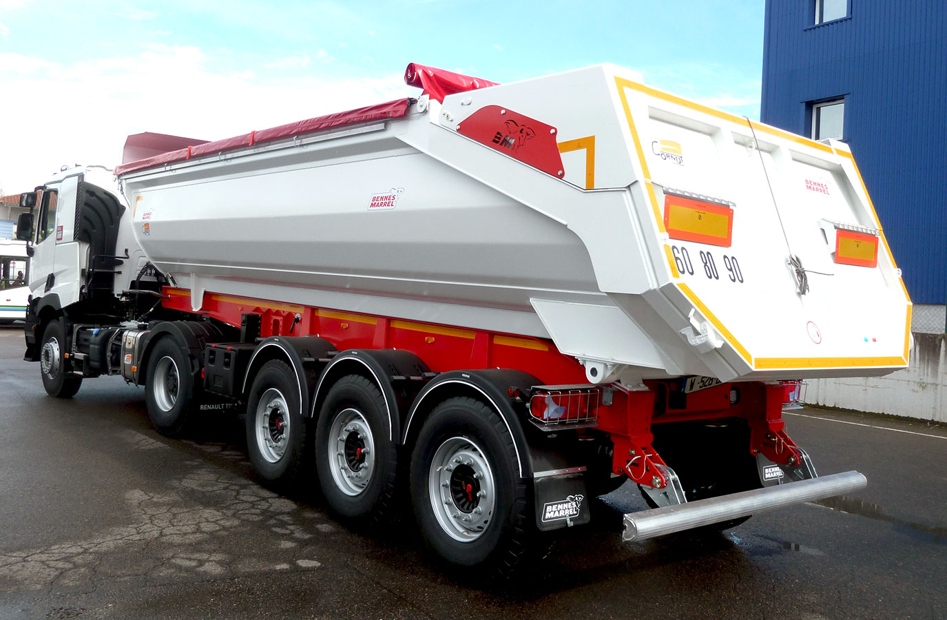 CHEZ-CORNUT-CARROSSERIE-INDUSTRIELLE-benne-semi-remorque-powertrack