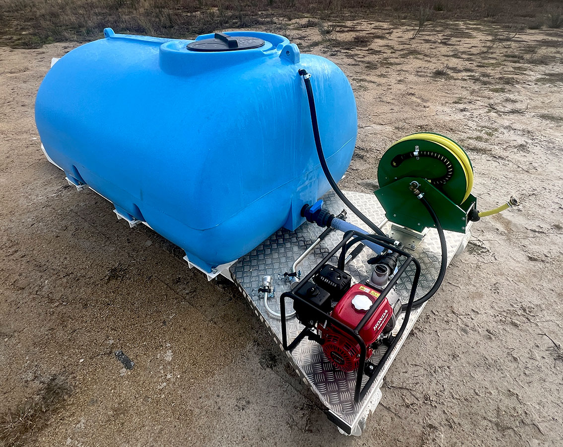 CHEZ-CORNUT-CARROSSERIE-INDUSTRIELLE-berce-arrosage-amobible-UTILITAIRES-vul