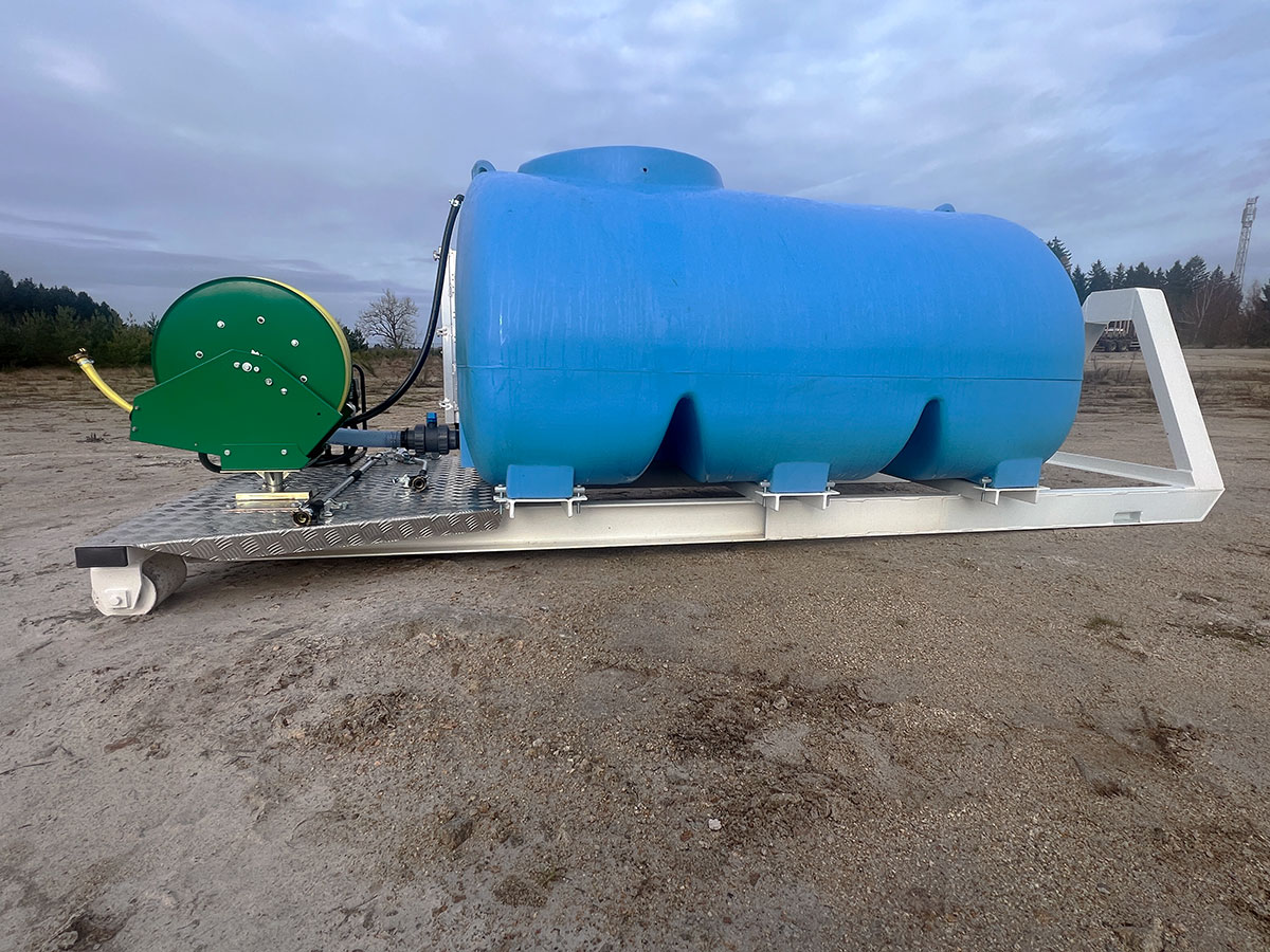 CHEZ-CORNUT-CARROSSERIE-INDUSTRIELLE-berce-arrosage-amobible-UTILITAIRES