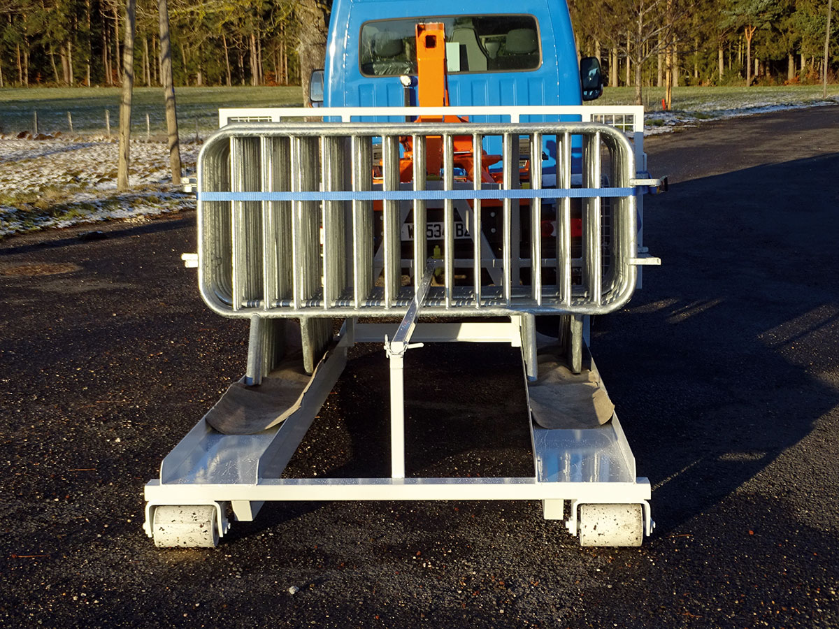 CHEZ-CORNUT-CARROSSERIE-INDUSTRIELLE-berce-porte-barrieres-amobible-UTILITAIRES