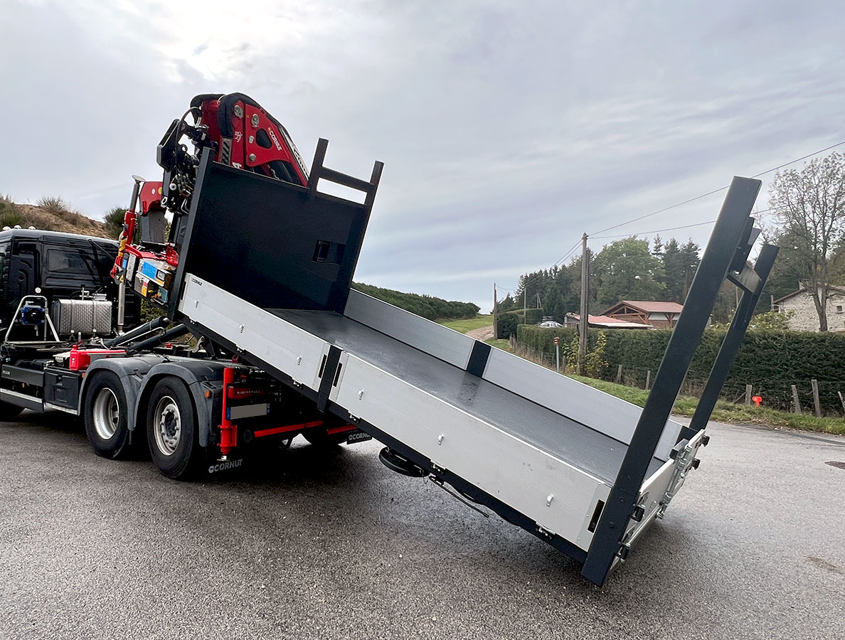 CHEZ-CORNUT-CARROSSERIE-INDUSTRIELLE-grue-manutention-cormach-sur-berce-amobible-bras-hydraulique-man