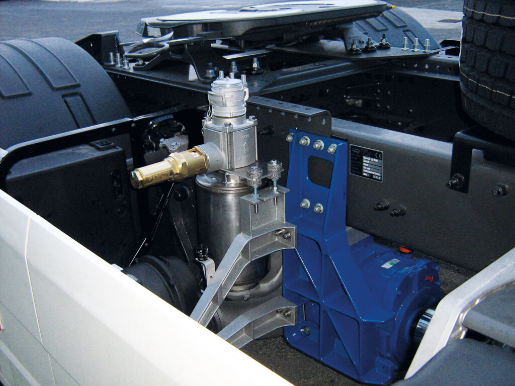 CHEZ-CORNUT-CARROSSERIE-INDUSTRIELLE-EQUIPEMENTS-DEPOTAGE-MONTAGE-COMPRESSEUR-MISTRAL-VOLVO