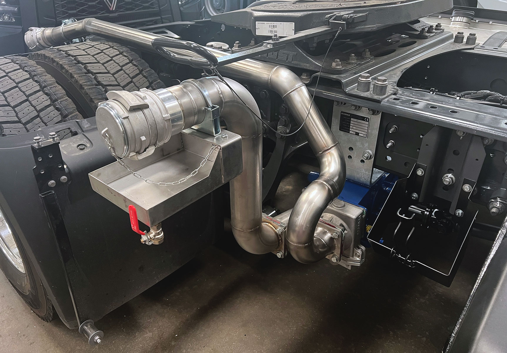 CHEZ-CORNUT-CARROSSERIE-INDUSTRIELLE-EQUIPEMENTS-DEPOTAGE-MONTAGE-POMPE-CC8-65-MOUVEX