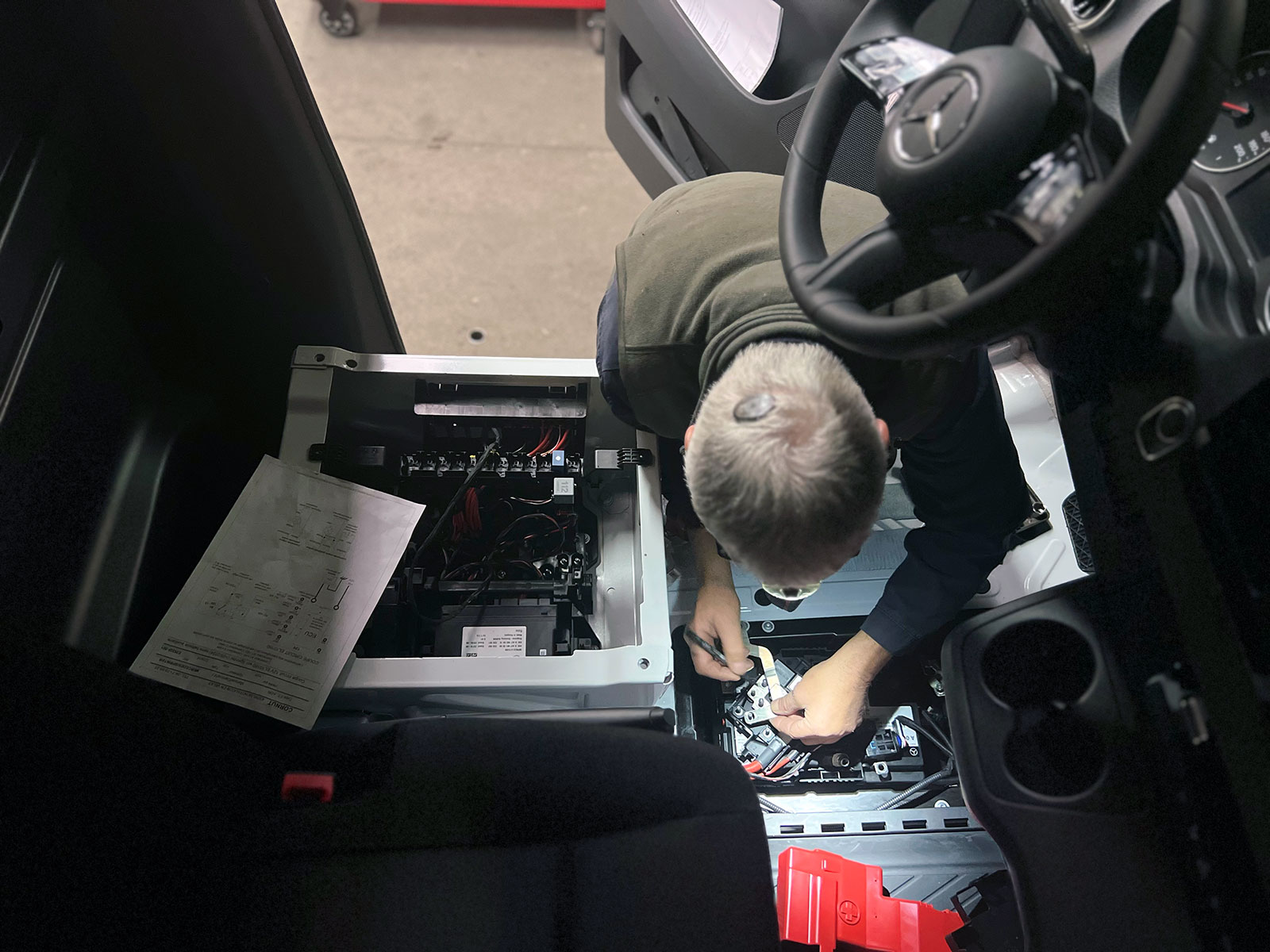 CHEZ-CORNUT-CARROSSERIE-INDUSTRIELLE-MISE-AUX-NORMES-ADR-mise-en-cornformite-circuits-electriques