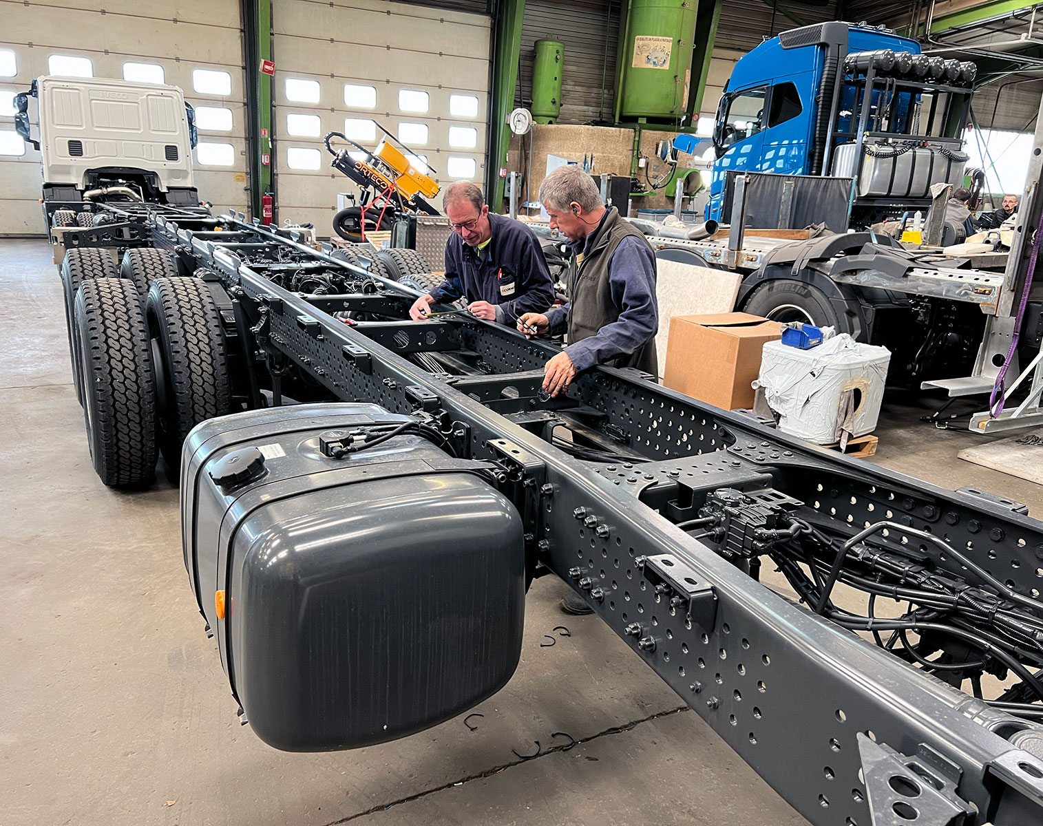 CHEZ-CORNUT-CARROSSERIE-INDUSTRIELLE-MODIFICATION-CHASSIS-ALLONGEMENT-CHASSIS-ETUDE-TECHNIQUE