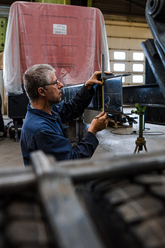 CHEZ-CORNUT-CARROSSERIE-INDUSTRIELLE-MODIFICATION-CHASSIS-ALLONGEMENT-CHASSIS-MESURE