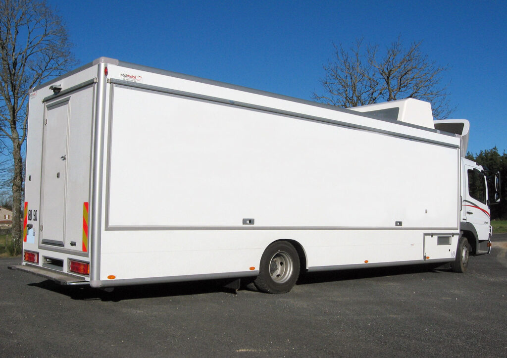 CHEZ-CORNUT-CARROSSERIE-INDUSTRIELLE-MODIFICATION-CHASSIS-CHASSIS-POUTRE-AMANEGEMENT-VEHICULE-MAGASIN