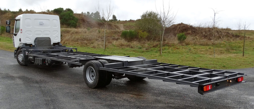 CHEZ-CORNUT-CARROSSERIE-INDUSTRIELLE-MODIFICATION-CHASSIS-SURBAISSEMENT-CHASSIS-RENAULT-TRUCKS