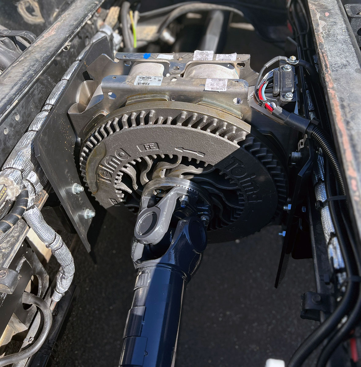 CHEZ-CORNUT-CARROSSERIE-INDUSTRIELLE-travaux-adaptation-equipement-ralentisseur-telma-poids-lourds