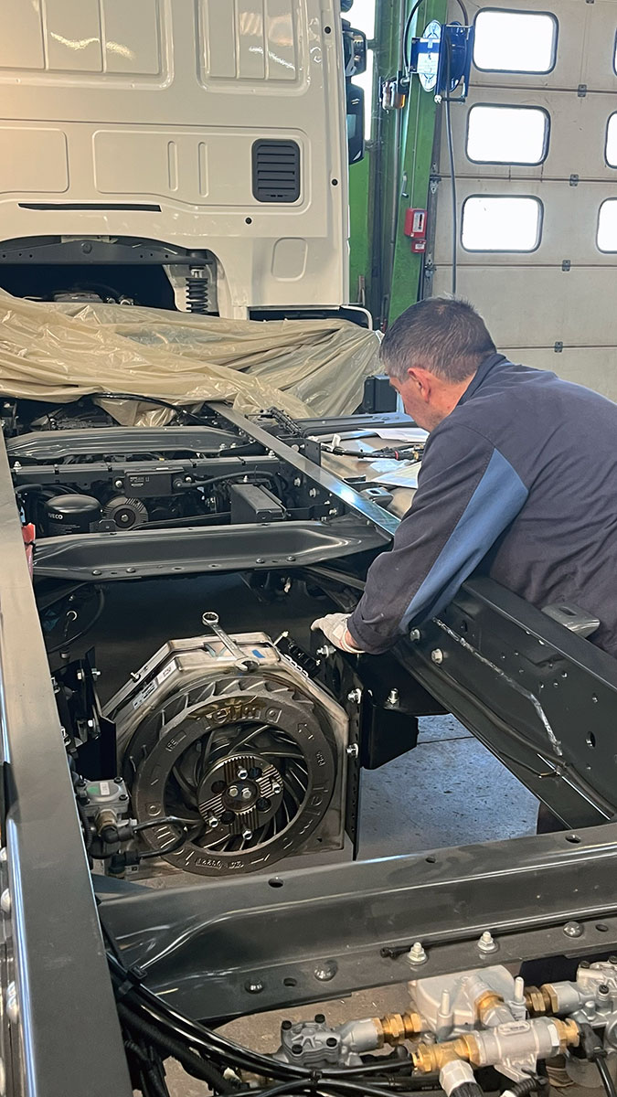 CHEZ-CORNUT-CARROSSERIE-INDUSTRIELLE-travaux-adaptation-equipement-technique-ralentisseur-electrique-telma-iveco