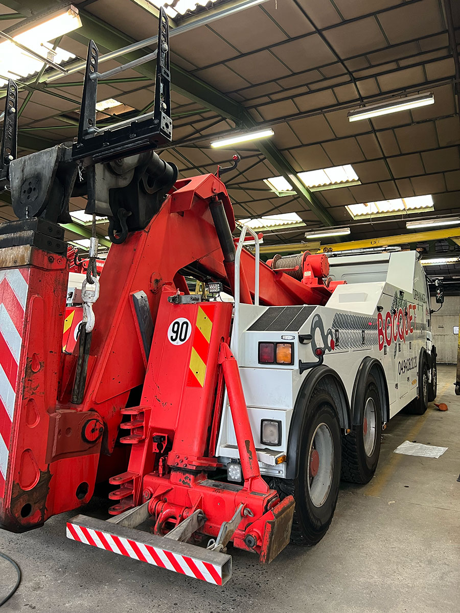 CHEZ-CORNUT-CARROSSERIE-INDUSTRIELLE-travaux-adaptation-equipement-technique-ralentisseur-telma-depanneuse