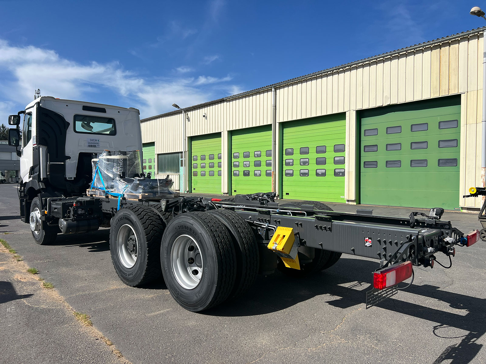 CHEZ-CORNUT-CARROSSERIE-INDUSTRIELLE-travaux-adaptation-equipement-technique-systeme-robson-drive-renault-trucks-C460-6x2