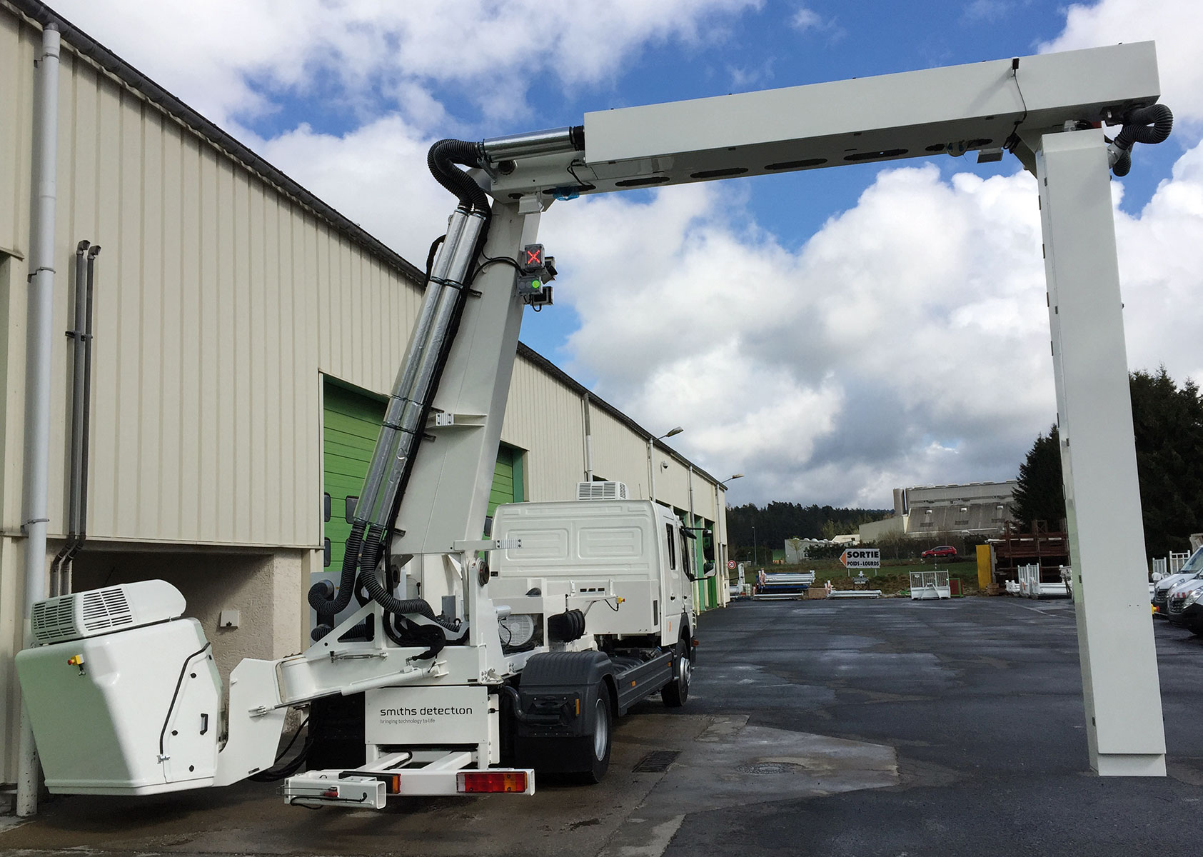 CHEZ-CORNUT-CARROSSERIE-INDUSTRIELLE-travaux-adaptation-vehicule-lent-avanvcement-hydrostatique-vehicule-scanner