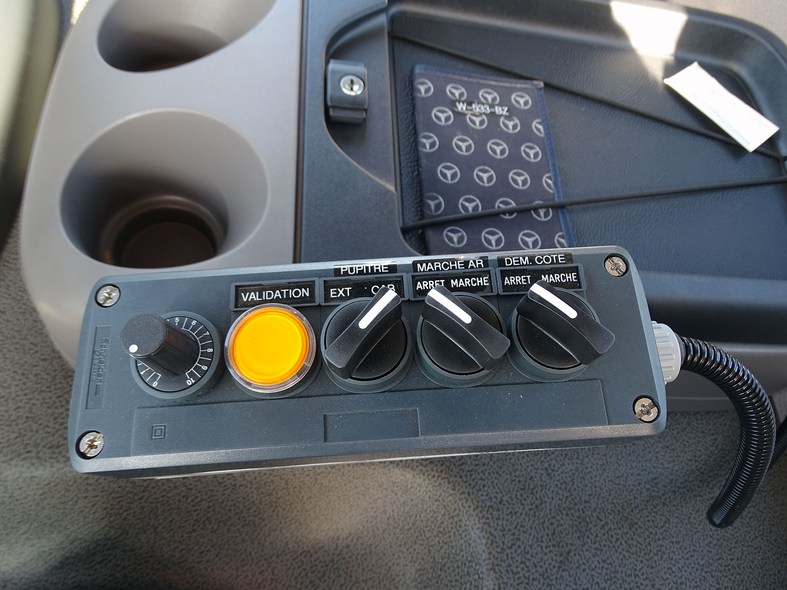 CHEZ-CORNUT-CARROSSERIE-INDUSTRIELLE-travaux-adaptation-vehicule-lent-installation-avancement-hydrostatique-radiocommande