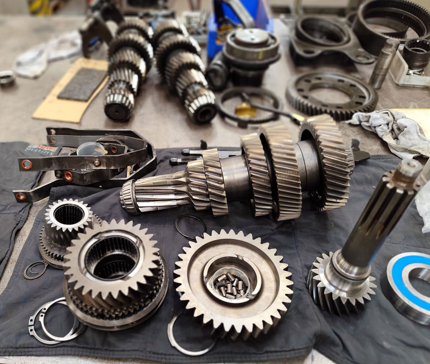 CHEZ-CORNUT-SERVICE-ENTRETIEN-REPARATION-BOITE-DE-VITESSE-RENOVATION-BV-ZF-6S-et-12AS