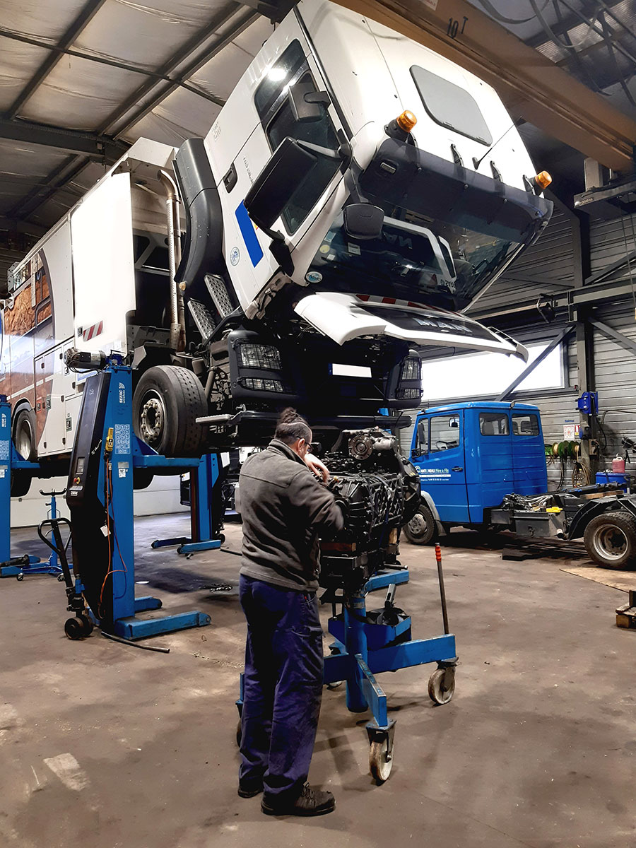 CHEZ-CORNUT-SERVICE-ENTRETIEN-REPARATION-BOITE-DE-VITESSE-depose-boite-repARATION-bv-zf