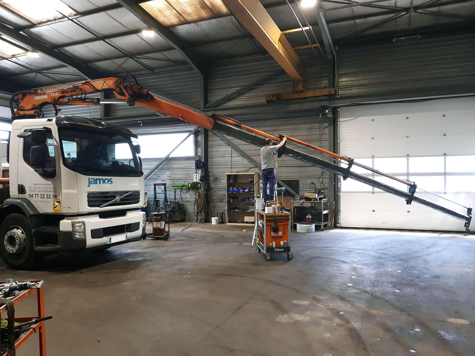 CHEZ-CORNUT-SERVICE-ENTRETIEN-REPARATION-SAV-ENTRETIEN-Graissage-grue-TEREX