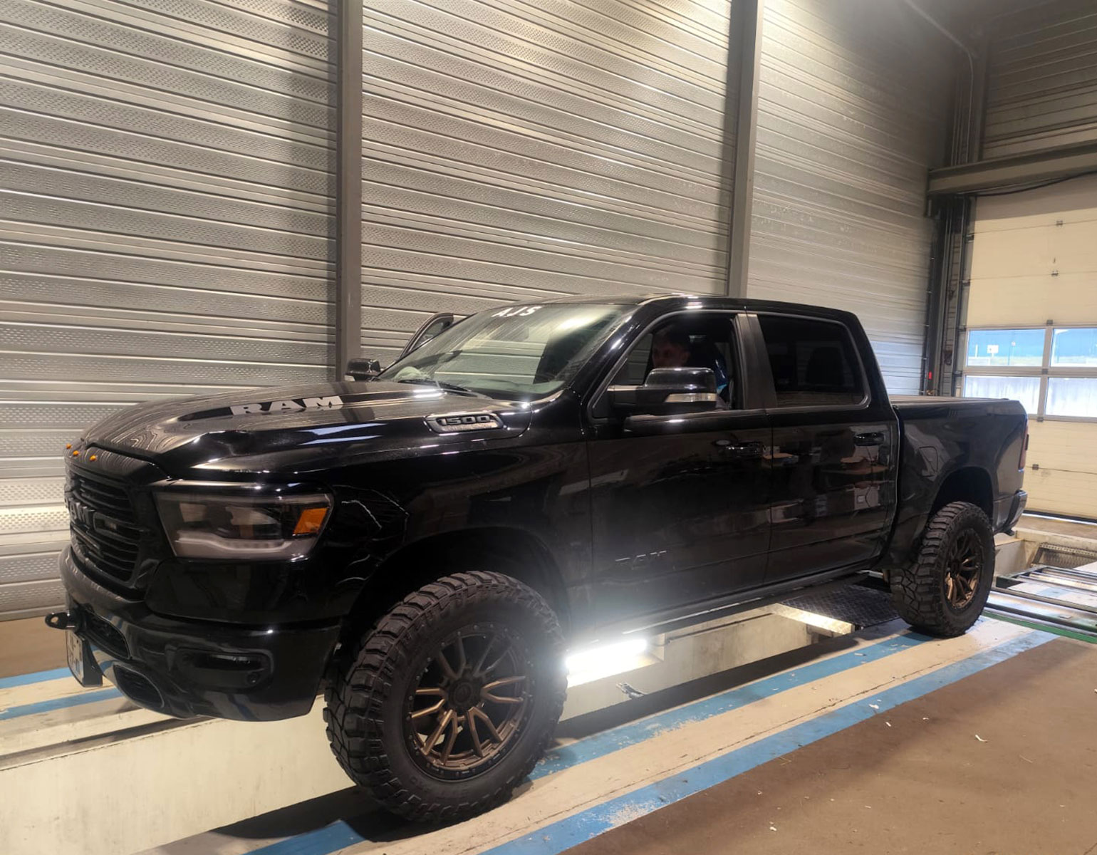 CHEZ-CORNUT-SERVICE-ENTRETIEN-REPARATION-SAV-INSTALLATION-TACHYGRAPHE-categorie-M1-4x4