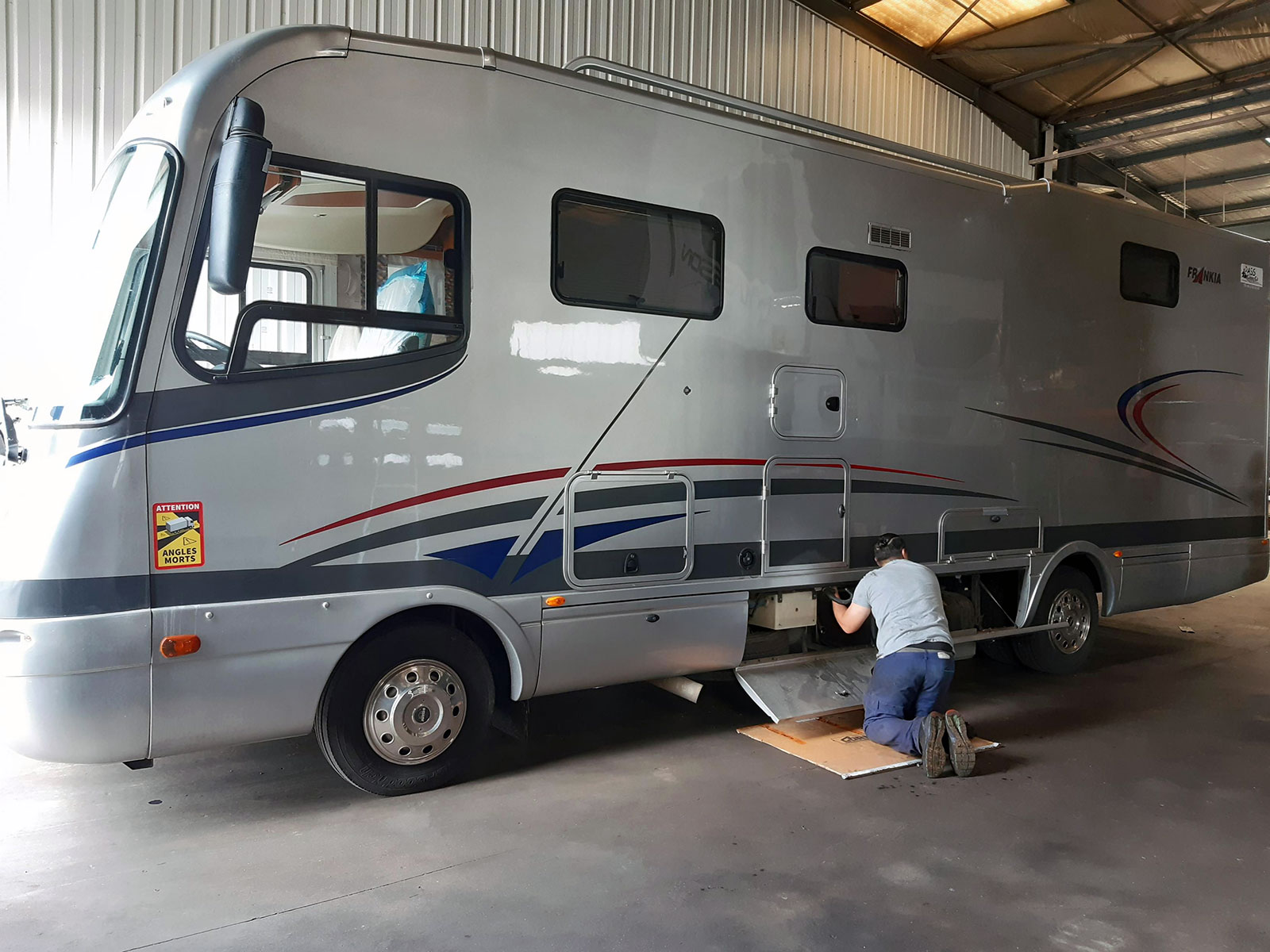 CHEZ-CORNUT-SERVICE-ENTRETIEN-REPARATION-SAV-REPARATION-CHAUFFE-EAU-CAMPING-CAR