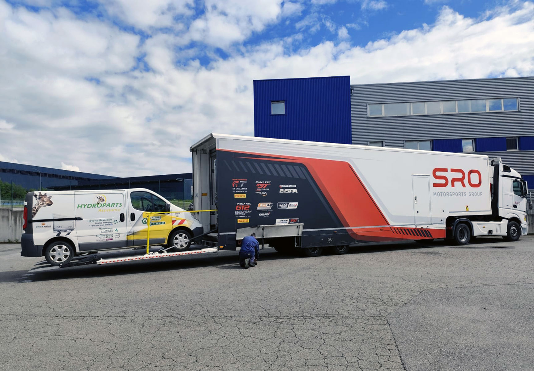 CHEZ-CORNUT-SERVICE-ENTRETIEN-REPARATION-controle-hayon-elevateur-a-colonne