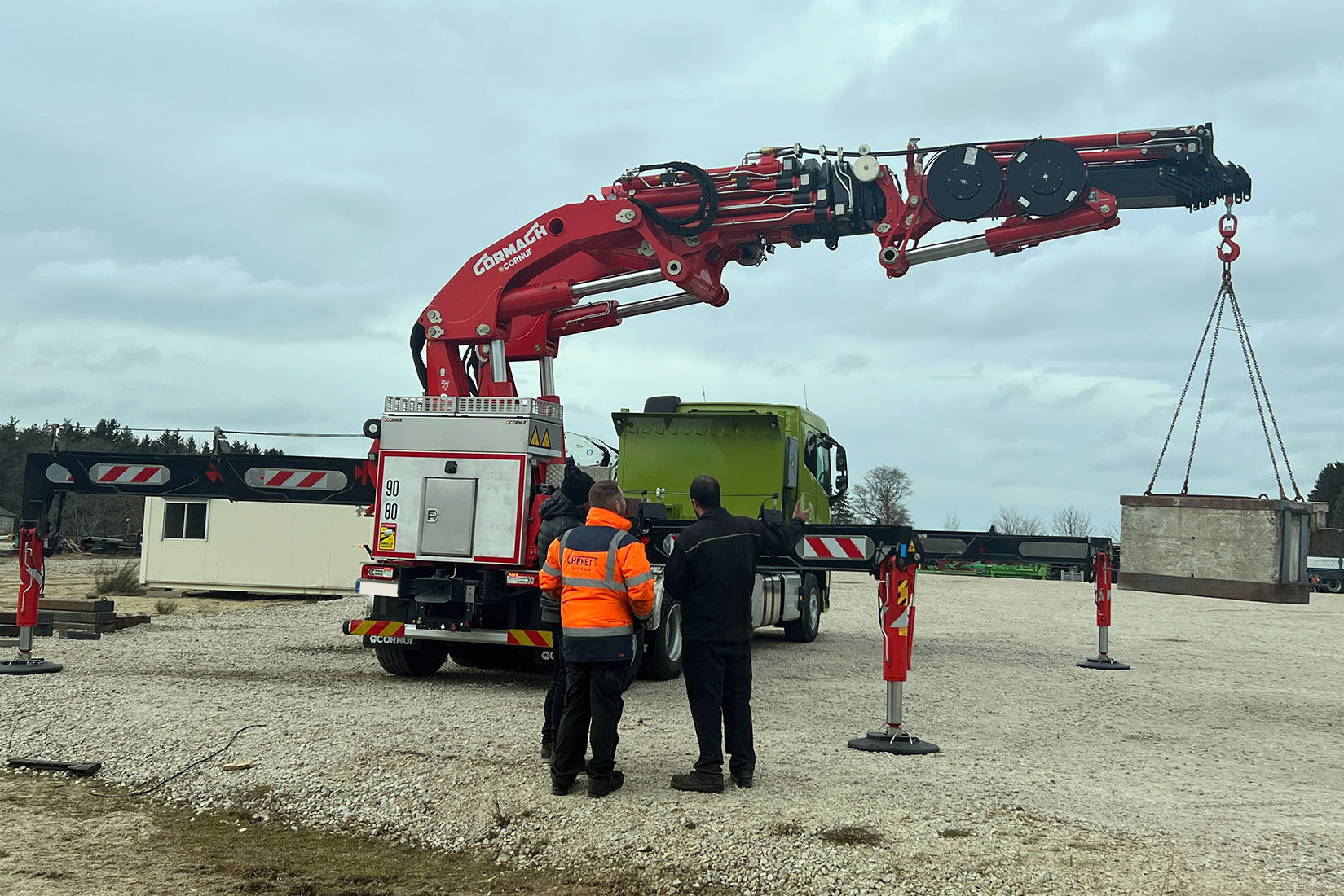 CHEZ-CORNUT-SERVICE-ENTRETIEN-REPARATION-formation-mise-en-route-grue-de-levage-cormach