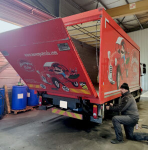 CHEZ-CORNUT-SERVICE-ENTRETIEN-REPARATION-hayon-elevateur