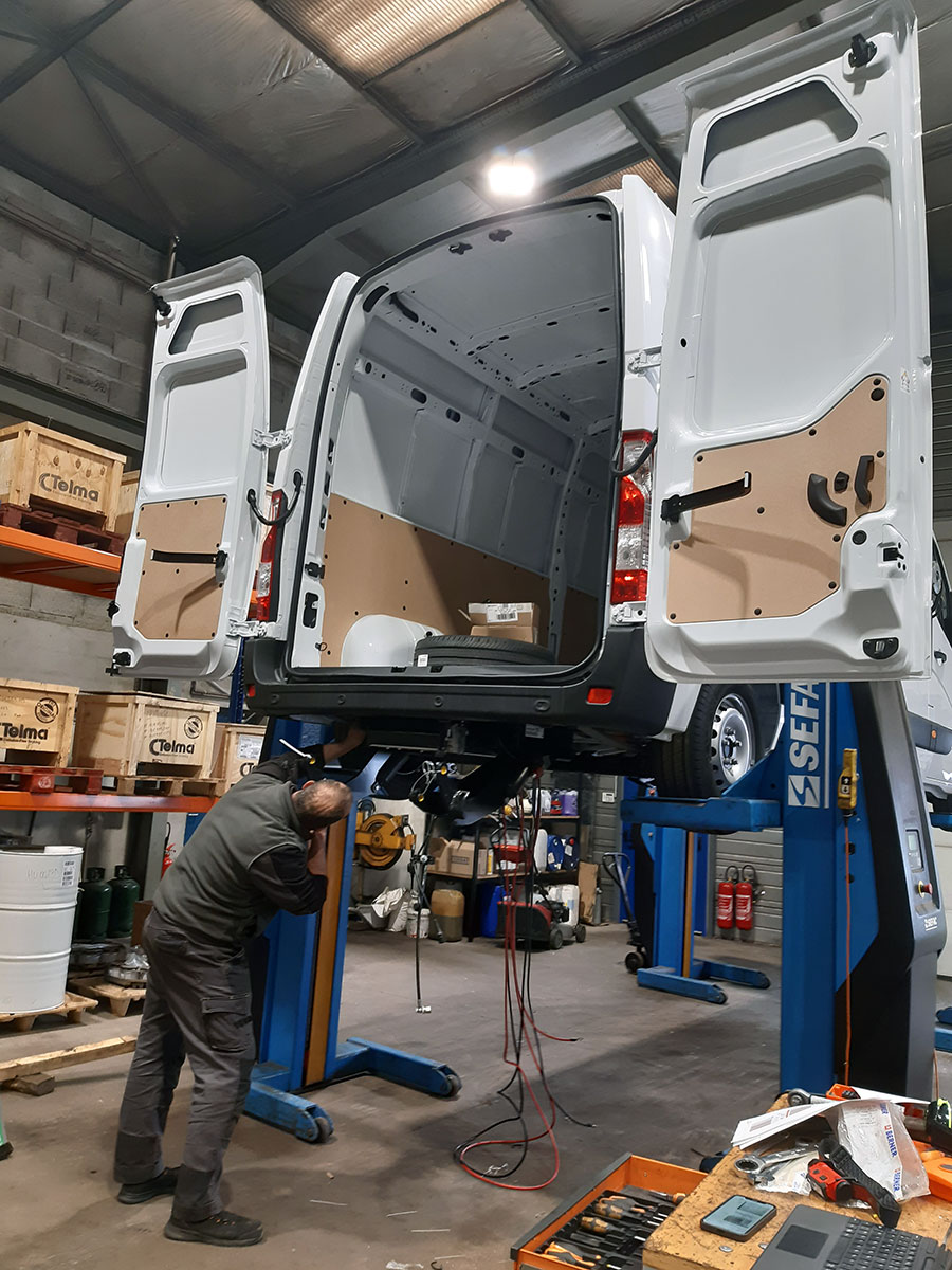 CHEZ-CORNUT-SERVICE-ENTRETIEN-REPARATION-installation-controle-hayon