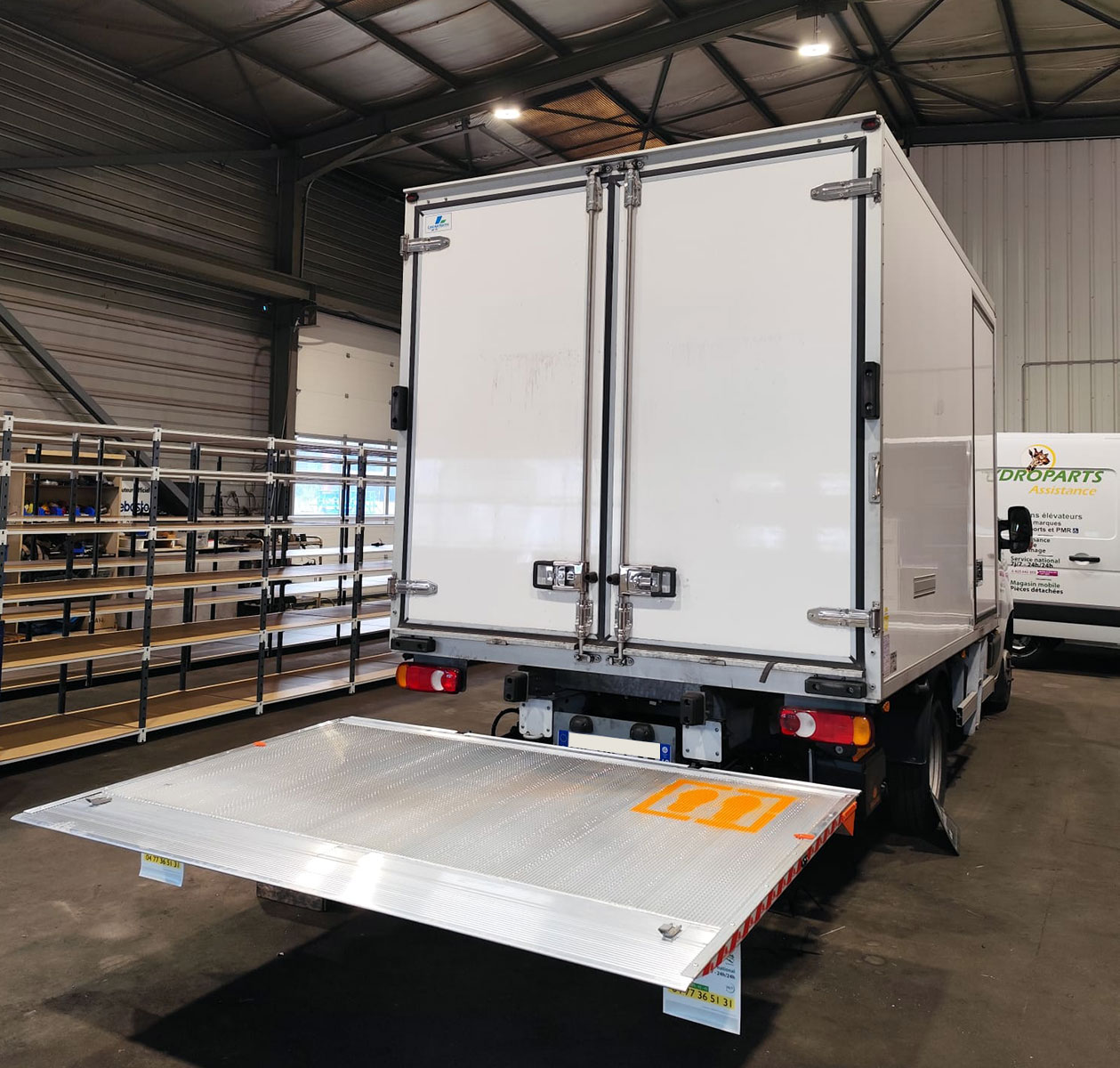 CHEZ-CORNUT-SERVICE-ENTRETIEN-REPARATION-reparation-hayon-elevateur-voile